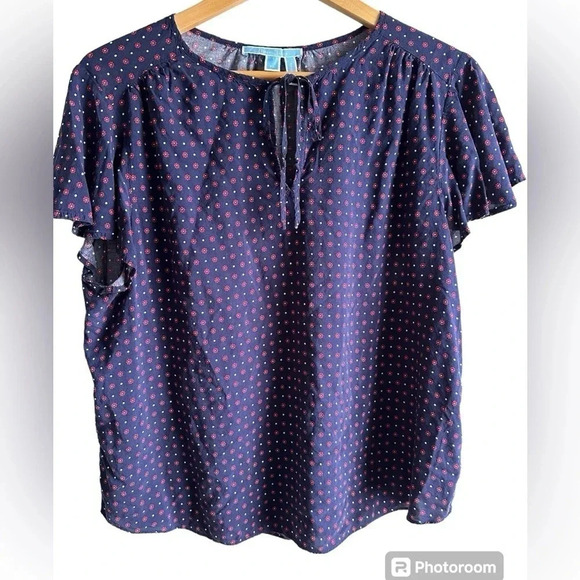 Draper James 100% Rayon blouse. Blue w/ small red flowers. SS sz XL - Picture 2 of 8